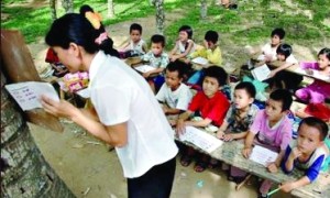 回访保亭响水镇槟榔树下的学前班 14孩子无一掉队