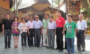 海南省政协联谊会历届委员到访槟榔谷<font color=blue>[组图]</font>