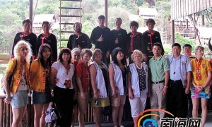 俄罗斯旅行商海南考察团欢游槟榔谷